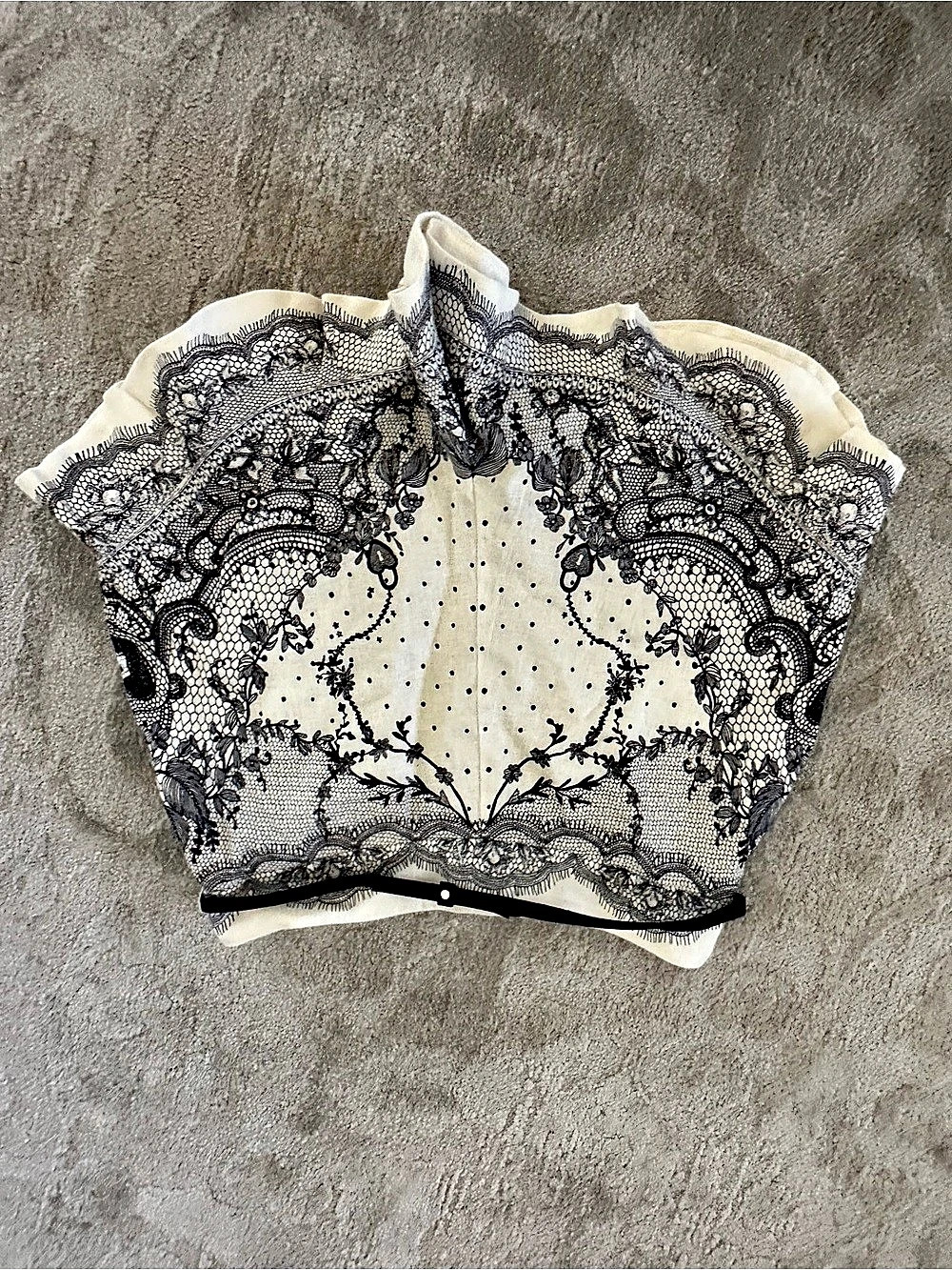 Floral Lace Bra in White & Black Like New